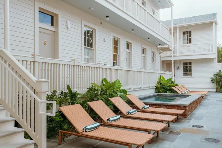 Luna · pool courtyard